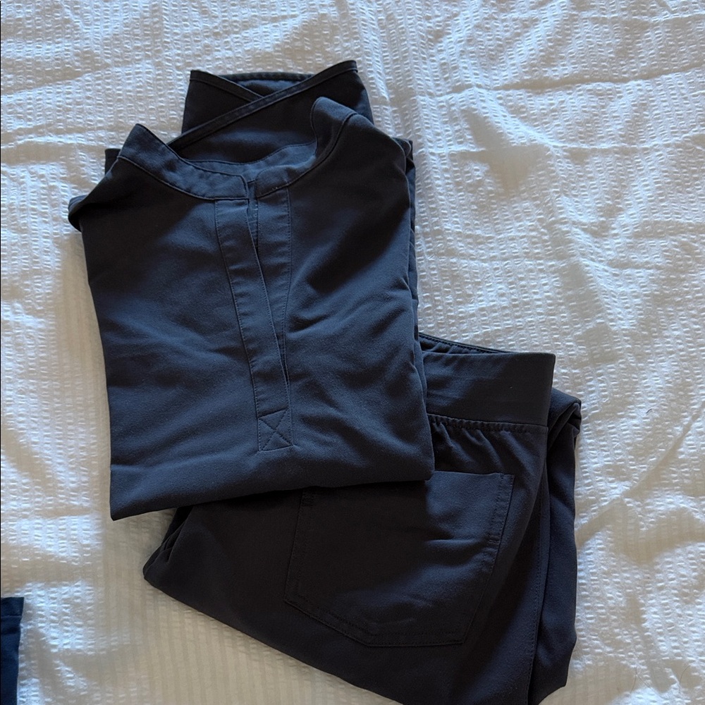 Figs Charcoal Grey set